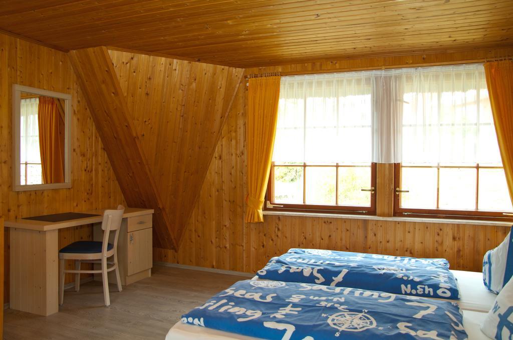 Отель Ferien Unterm Reetdach In Gohren Гёрен Экстерьер фото