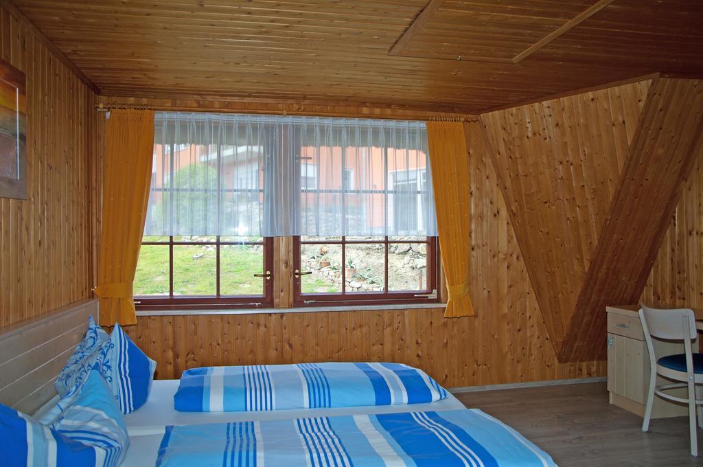 Отель Ferien Unterm Reetdach In Gohren Гёрен Экстерьер фото